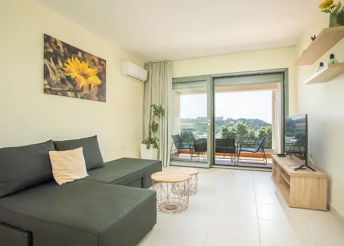 Eden Sunflower - Luxurious Apartment With Sea View